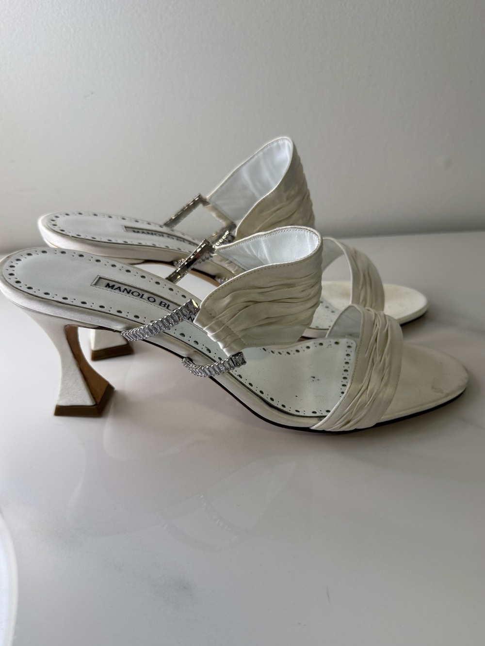 Manolo Blahnik White Satin Crystal Bridal Heels | Size 39.5 | $1,355 Retail
